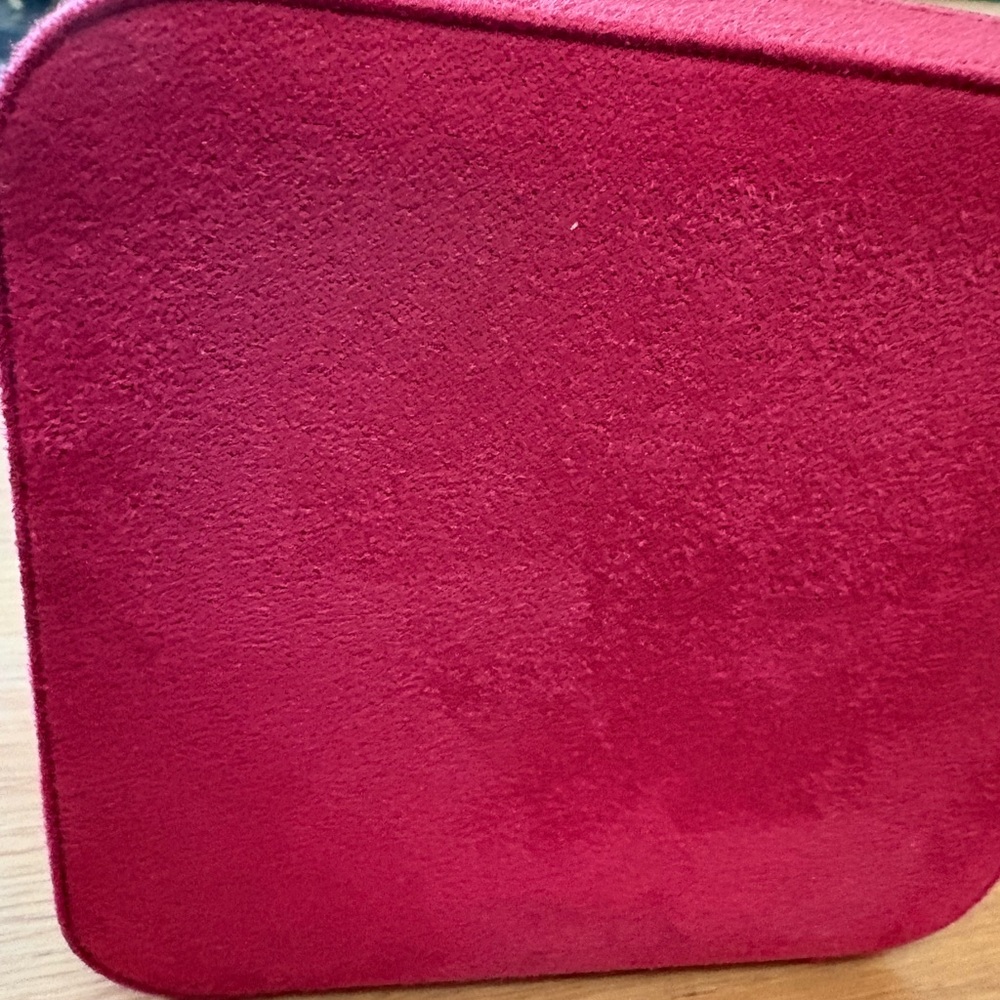 compact red travel jewelry case - Picture 4 of 7